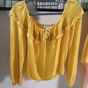 Goldie crop top can be worn off shoulder or on.